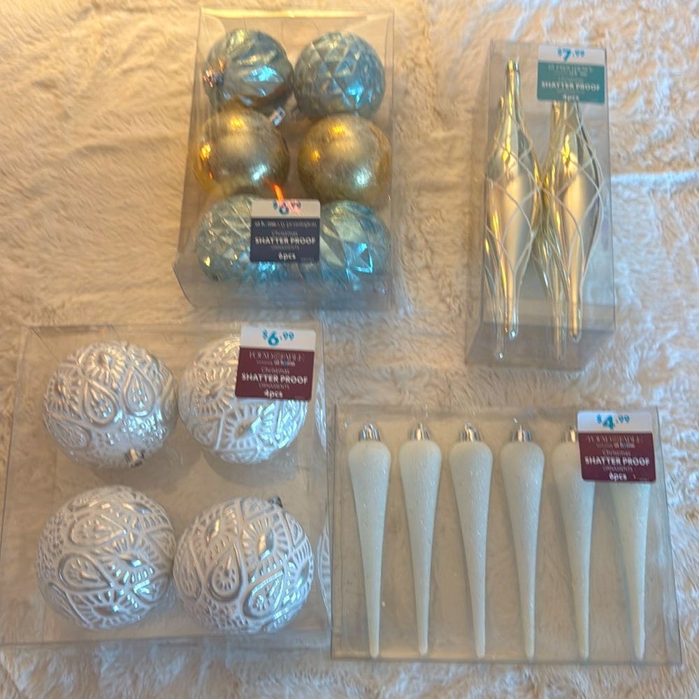 Brand new 4 pack of ornaments